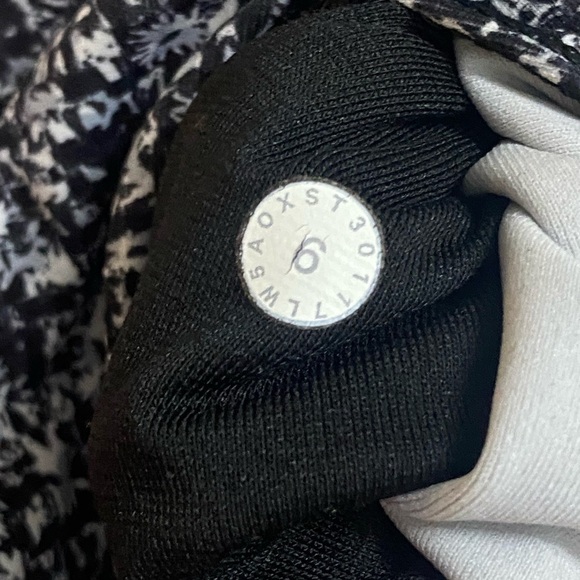 Lululemon - Wunder Under Hi-Rise 7/8 Tight (Full-On Luxtreme) - Picture 8 of 9